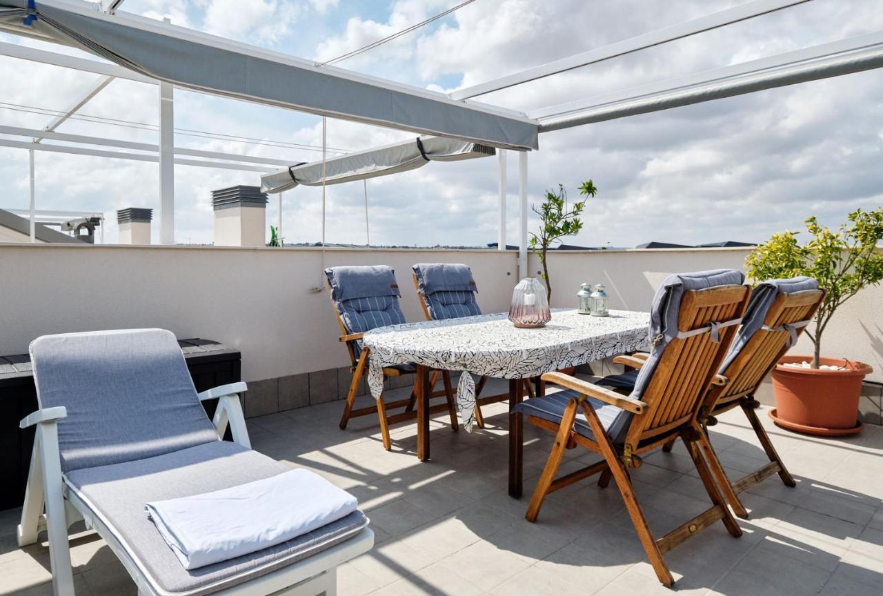 Villa Amalia Eco Torrevieja Oda fotoğraf